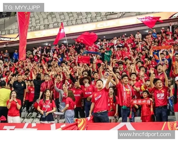 红色球服下的足球明星们如何在绿茵场上书写传奇与荣耀