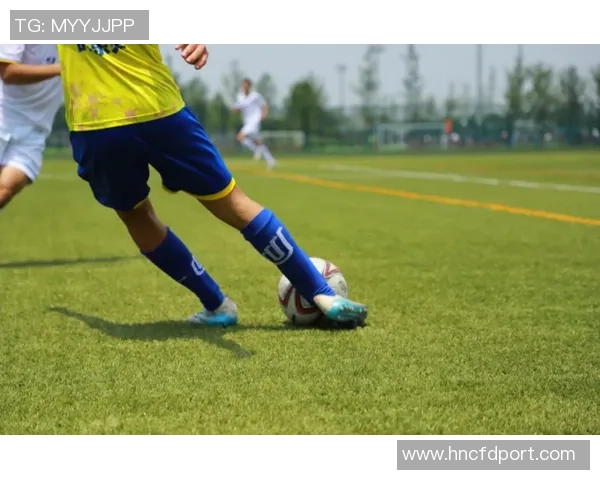 足球明星杰姆斯的传奇之路与他对足球的热爱与奉献