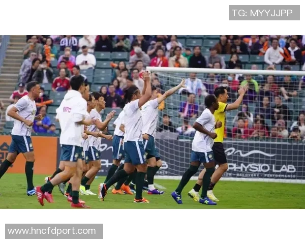 大牌足球明星闪耀香港球迷热情高涨共庆盛事